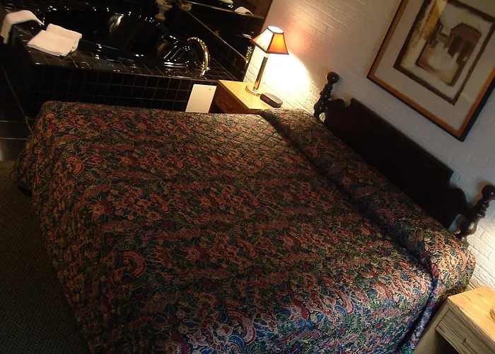 Colonial Inn Mercer-Grove City