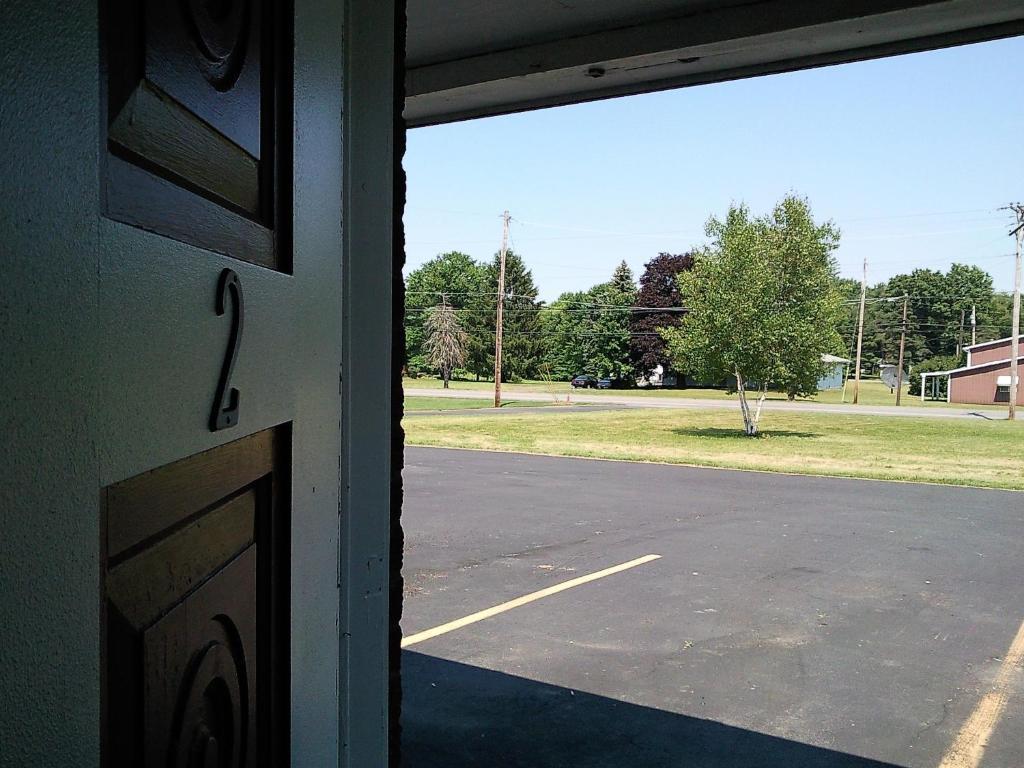 Colonial Mercer-grove Motel